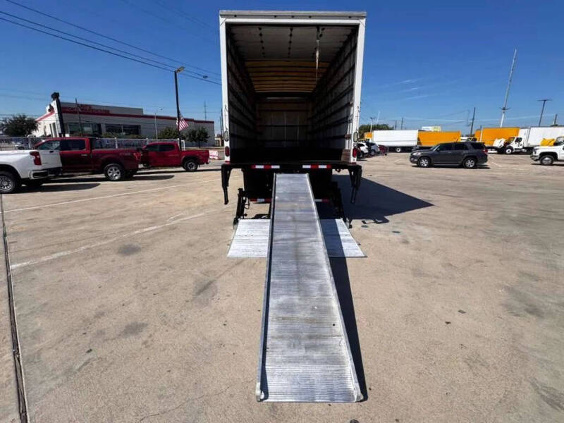 2017 Freightliner M2 106