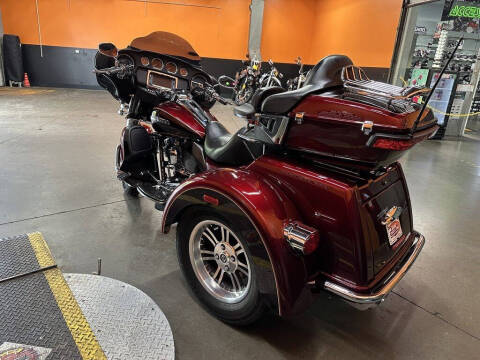 2014 Harley-Davidson FLHTCUTG - Tri Glide Ult