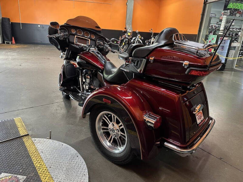 2014 Harley-Davidson FLHTCUTG - Tri Glide Ult