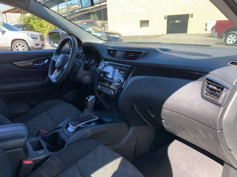 2017 Nissan Rogue Sport SV