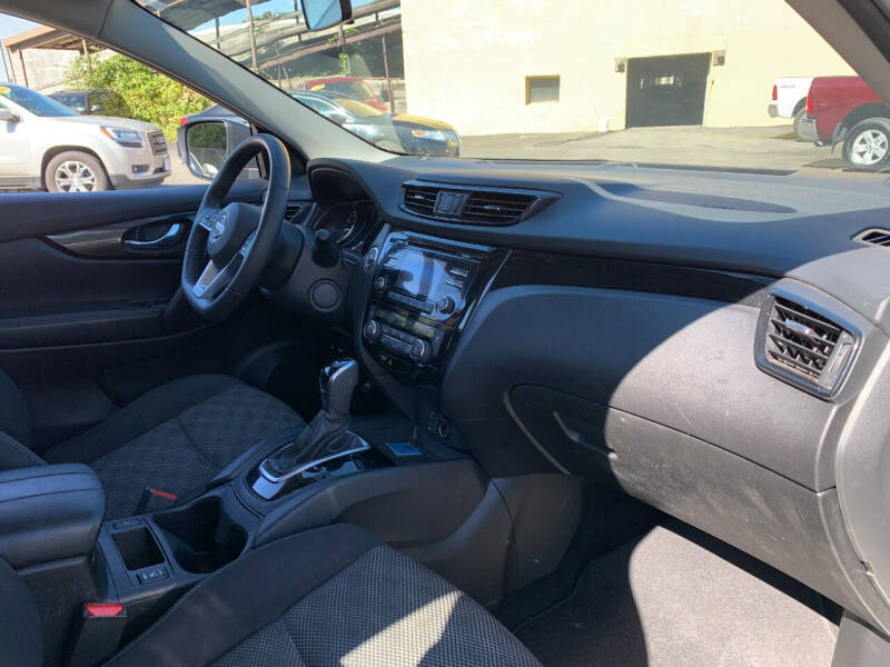 2017 Nissan Rogue Sport SV