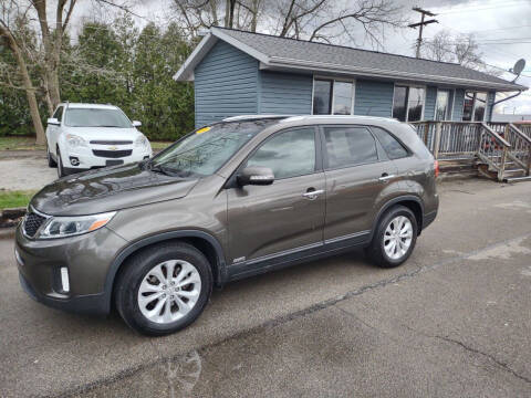 2014 Kia Sorento for sale at Dave's Car Corner in Hartford City IN