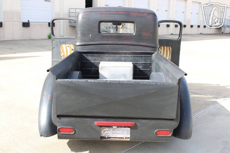 1947 Ford F-100