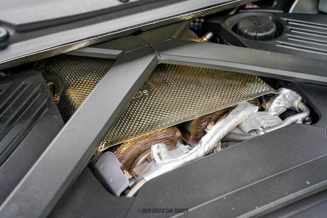 2025 Aston Martin DB12 V8