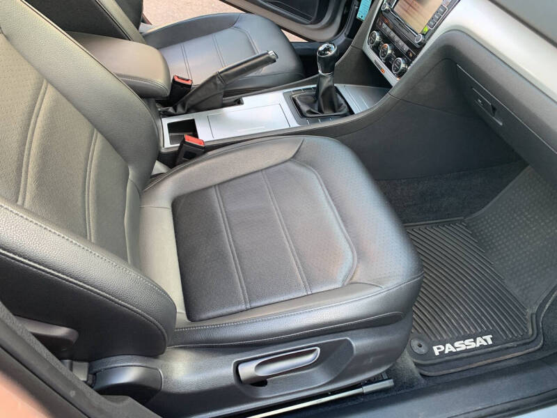 2012 Volkswagen Passat SE PZEV