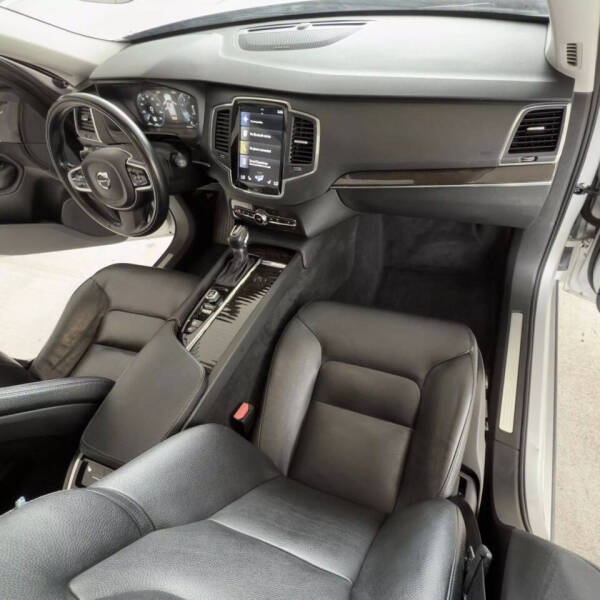 2019 Volvo XC90 T6 Momentum