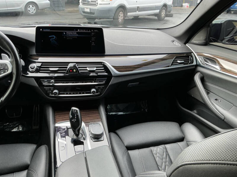 2022 BMW 5 Series 530e