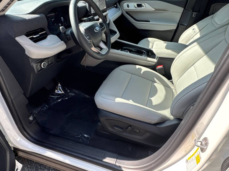 2025 Ford Explorer Active