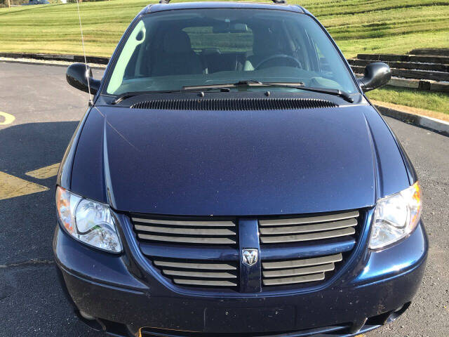 2005 Dodge Grand Caravan for sale at Car Connection in Painesville, OH