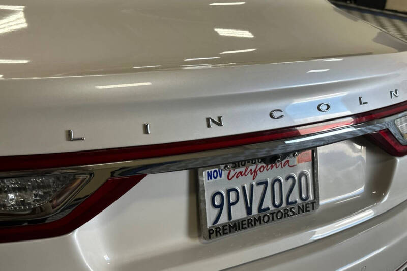 2017 Lincoln Continental Select