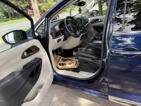 2017 Chrysler Pacifica Touring-L