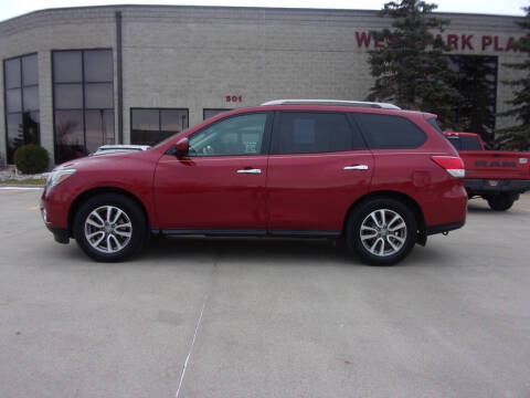 2015 Nissan Pathfinder for sale at Elite Motors in Fargo ND