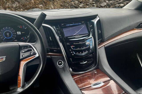 2017 Cadillac Escalade Standard