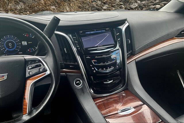 2017 Cadillac Escalade Standard