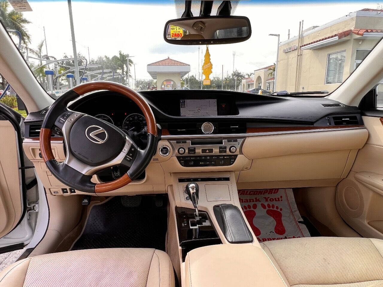 2014 LEXUS ES Sedan - $13,500