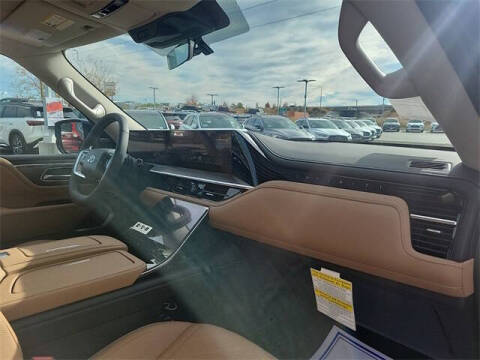 2025 Infiniti QX80 Luxe