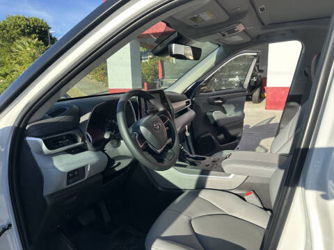 2025 Toyota Highlander XLE