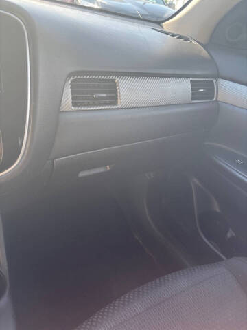 2016 Mitsubishi Outlander SE