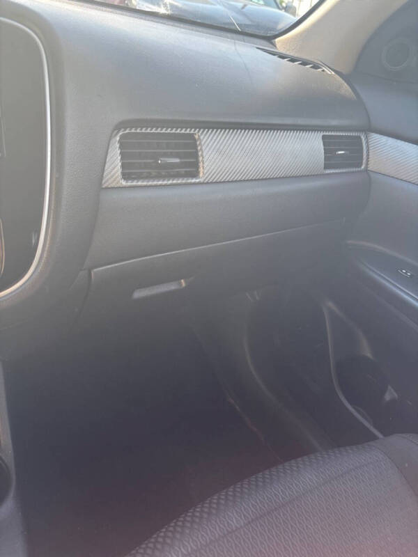 2016 Mitsubishi Outlander SE