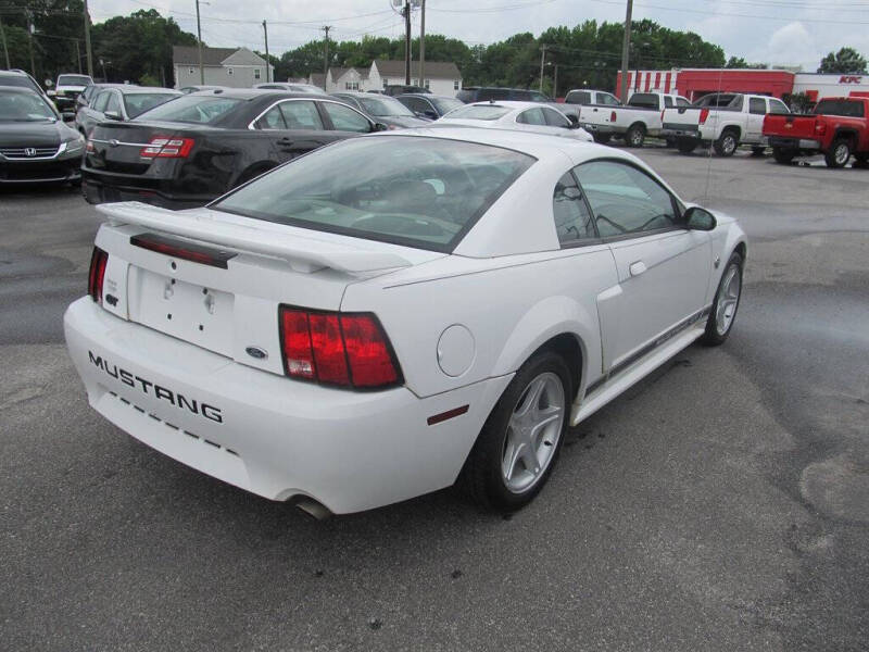 2004 Ford Mustang GT Deluxe