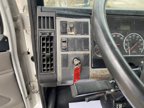 2003 Freightliner FL60