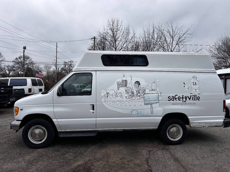 2001 Ford Econoline Van Commercial's photo