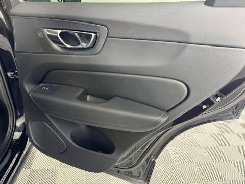 2024 Volvo XC60 B5 Core Dark Theme