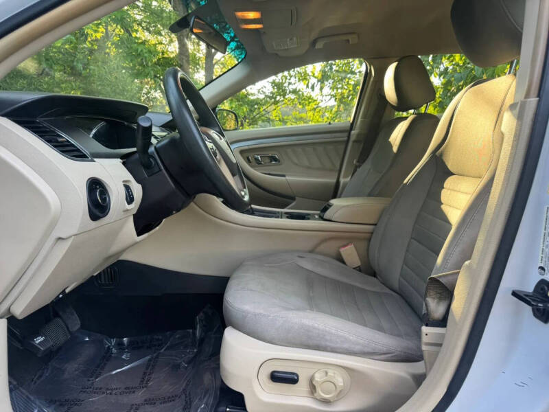 2015 Ford Taurus