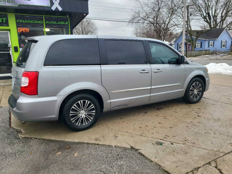 2014 Chrysler Town and Country S