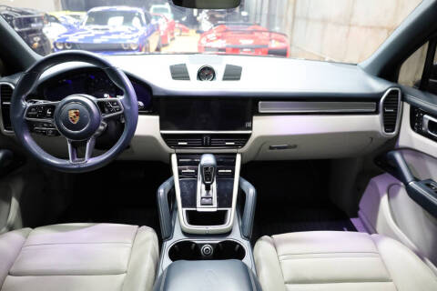 2023 Porsche Cayenne Platinum Edition