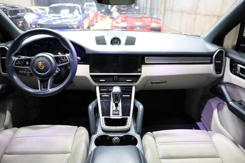 2023 Porsche Cayenne Platinum Edition