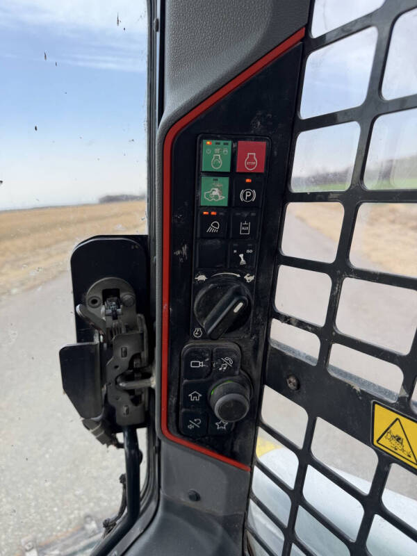 2021 Bobcat T66
