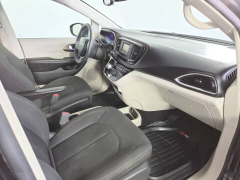 2017 Chrysler Pacifica LX
