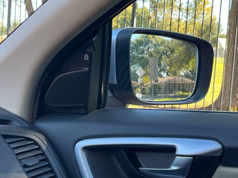 2011 Volvo XC60 T6 R-Design