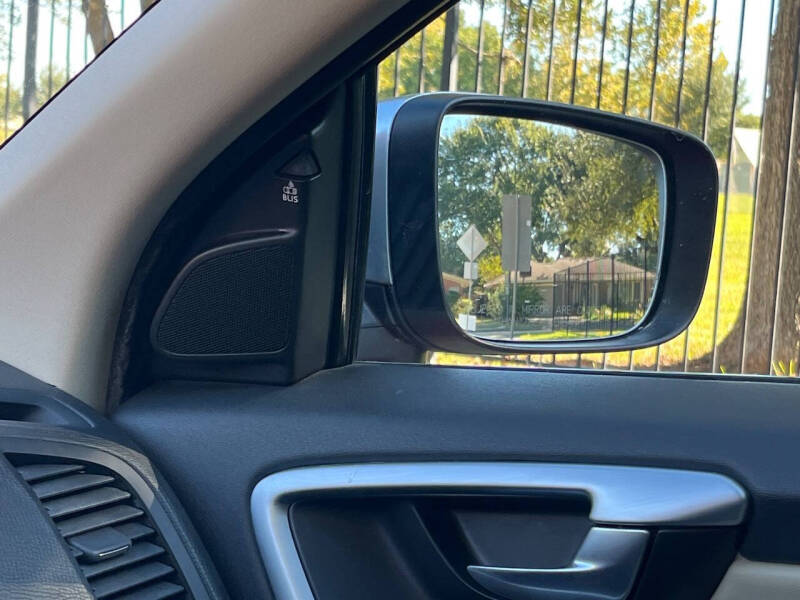 2011 Volvo XC60 T6 R-Design