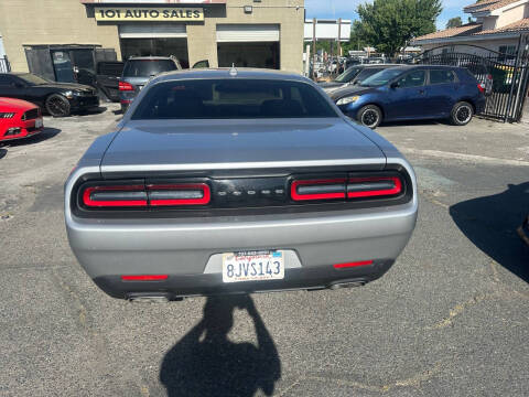2017 Dodge Challenger SXT