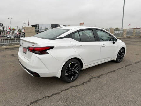 2025 Nissan Versa SR