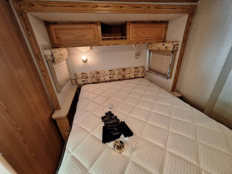 2002 Winnebago Adventurer