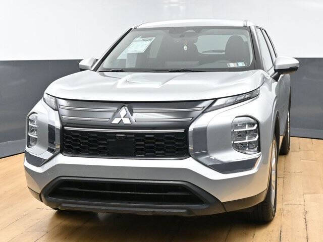 2025 Mitsubishi Outlander ES