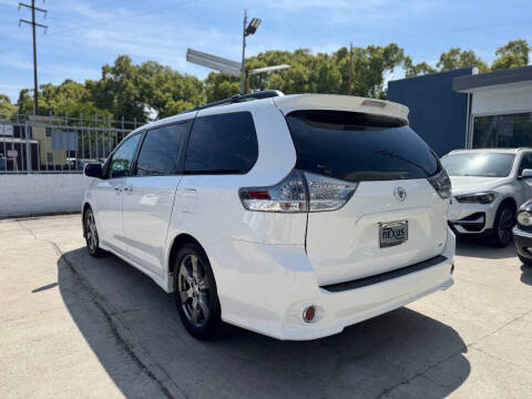 2017 Toyota Sienna SE 8-Passenger