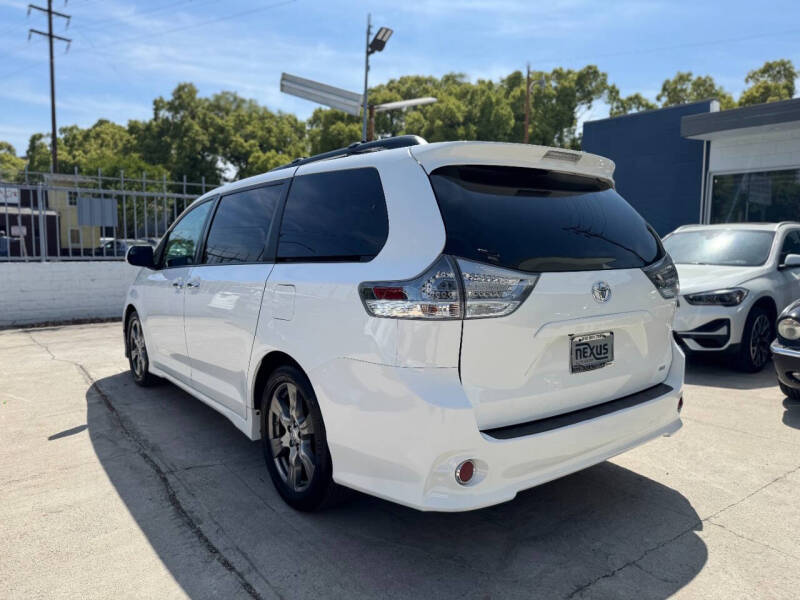 2017 Toyota Sienna SE 8-Passenger