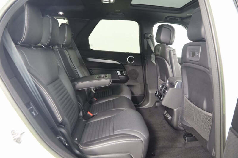 2023 Land Rover Discovery P360 S R-Dynamic