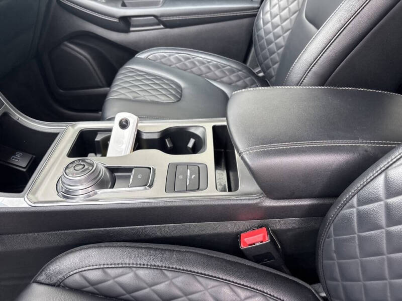 2024 Ford Edge Titanium