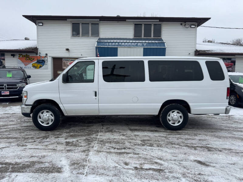2012 Ford E-Series Econoline Wagon XLT's photo
