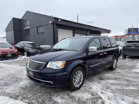 2013 Chrysler Town and Country Touring-L