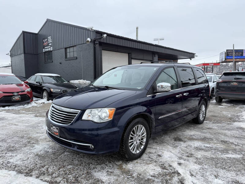 2013 Chrysler Town & Country Touring-L