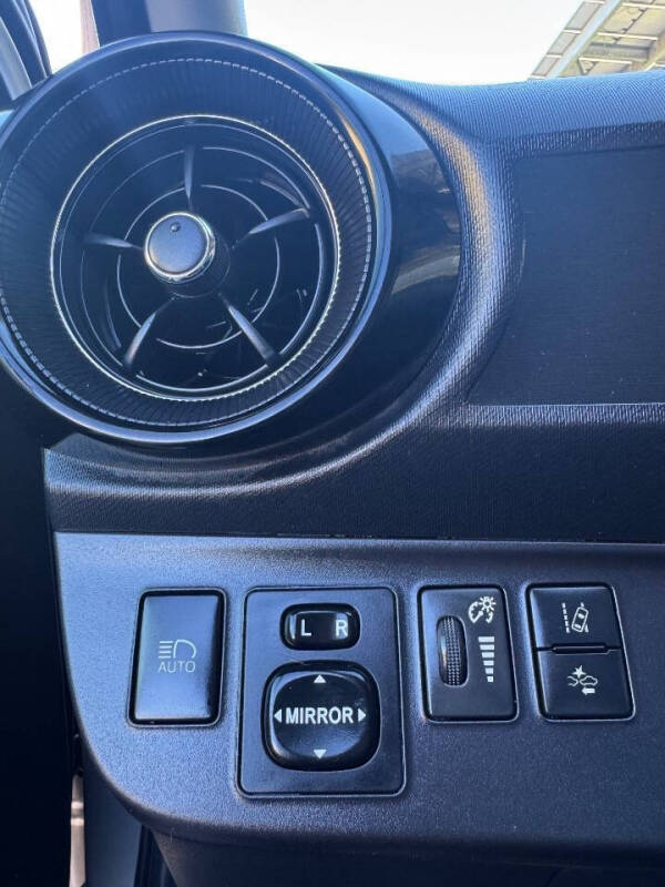 2019 Toyota Prius c L