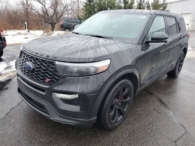 2022 Ford Explorer ST's photo