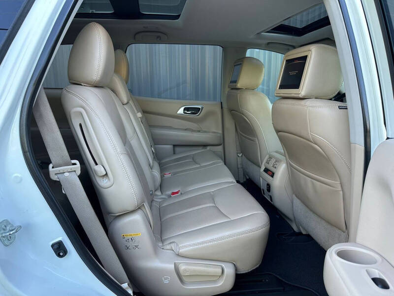 2017 Nissan Pathfinder Platinum