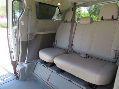 2016 Toyota Sienna LE Mobility 7-Passenger